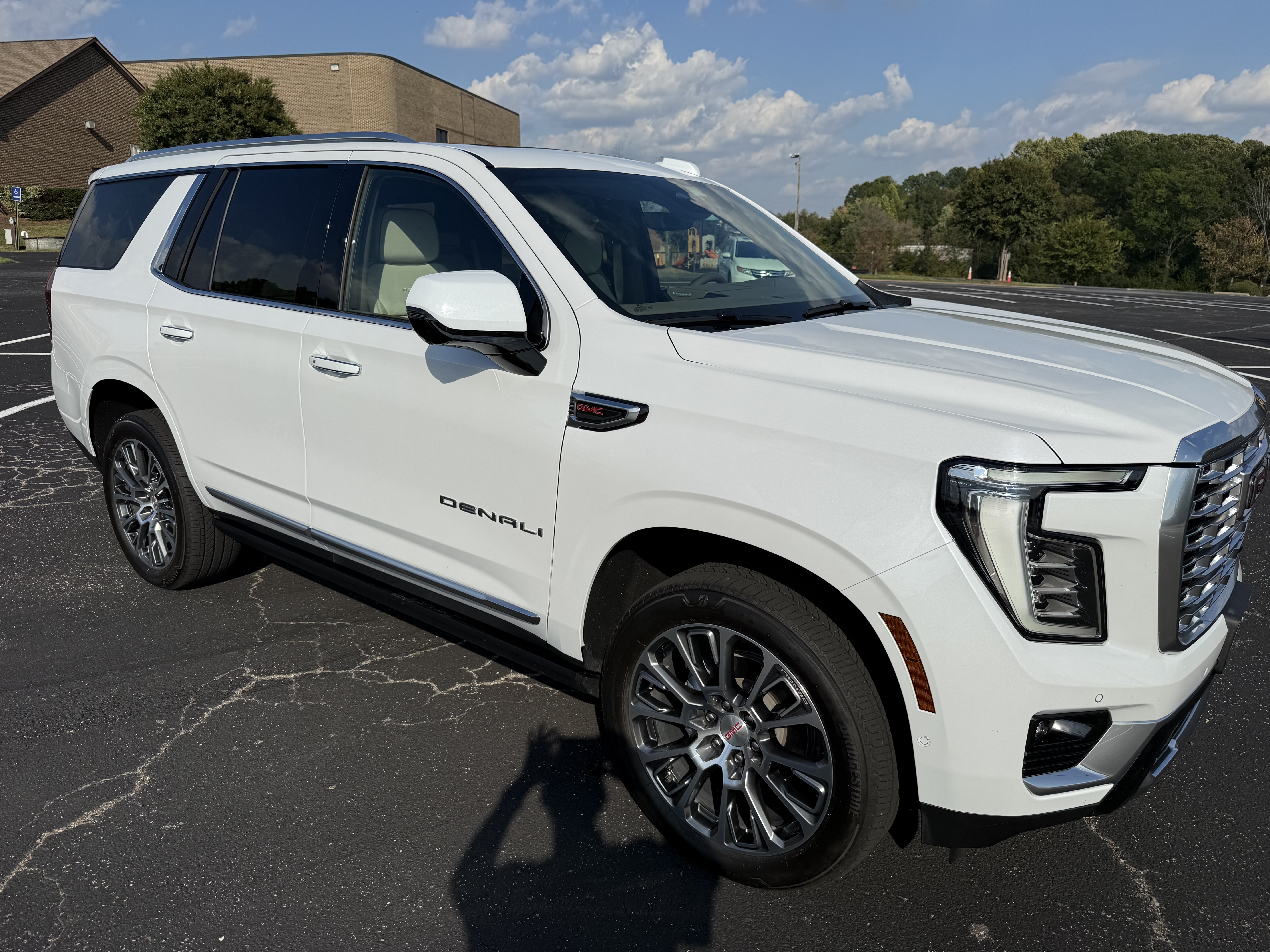 Used 2026 GMC Yukon Denali w/ Denali Reserve Package AWD/4WD image 2