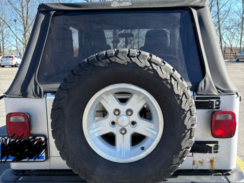 Used 2004 Jeep Wrangler 4WD image 4