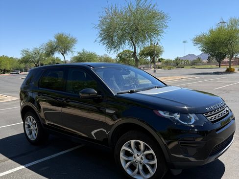 Used 2019 Land Rover Discovery Sport SE AWD/4WD image 2