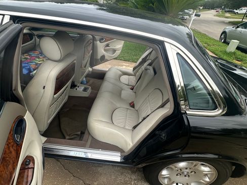 Used 2003 Jaguar XJ8 L RWD image 9