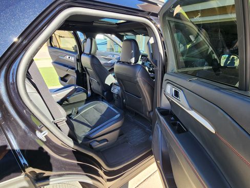 Used 2025 Ford Explorer ST image 6