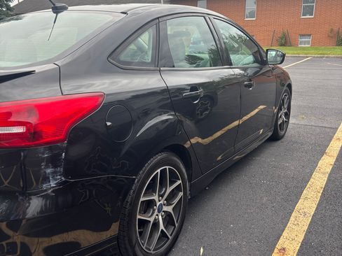 Used 2015 Ford Focus SE w/ SE Ecoboost Package FWD image 4