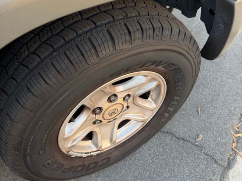 Used 2000 Toyota 4Runner Limited RWD image 9