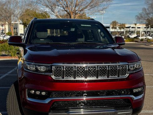 Used 2022 Jeep Grand Wagoneer Series III image 20