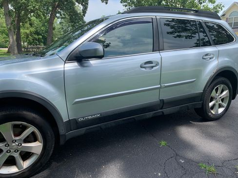 Used 2014 Subaru Outback 2.5i Limited w/ Moonroof Package AWD/4WD image 6