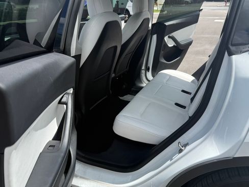 Used 2022 Tesla Model Y Performance AWD/4WD image 8