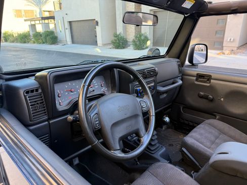 Used 2004 Jeep Wrangler Rubicon image 4