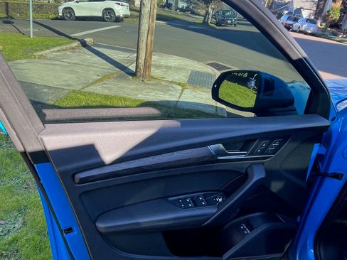 Used 2020 Audi Q5 e Premium Plus w/ Premium Plus Package image 12