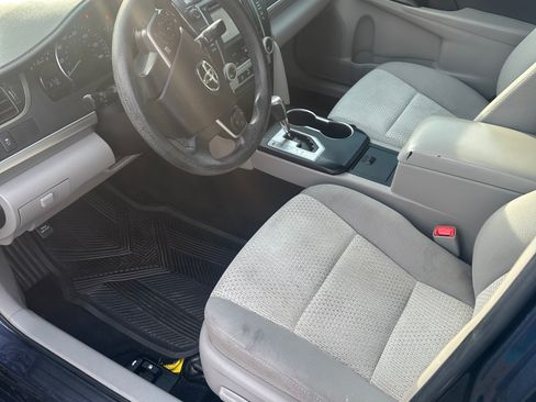 Used 2014 Toyota Camry LE image 4