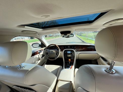 Used 2004 Jaguar XJ8 image 17