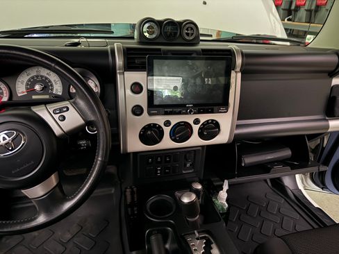 Used 2014 Toyota FJ Cruiser 4WD image 20