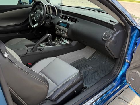 Used 2010 Chevrolet Camaro SS w/ RS Package RWD image 8