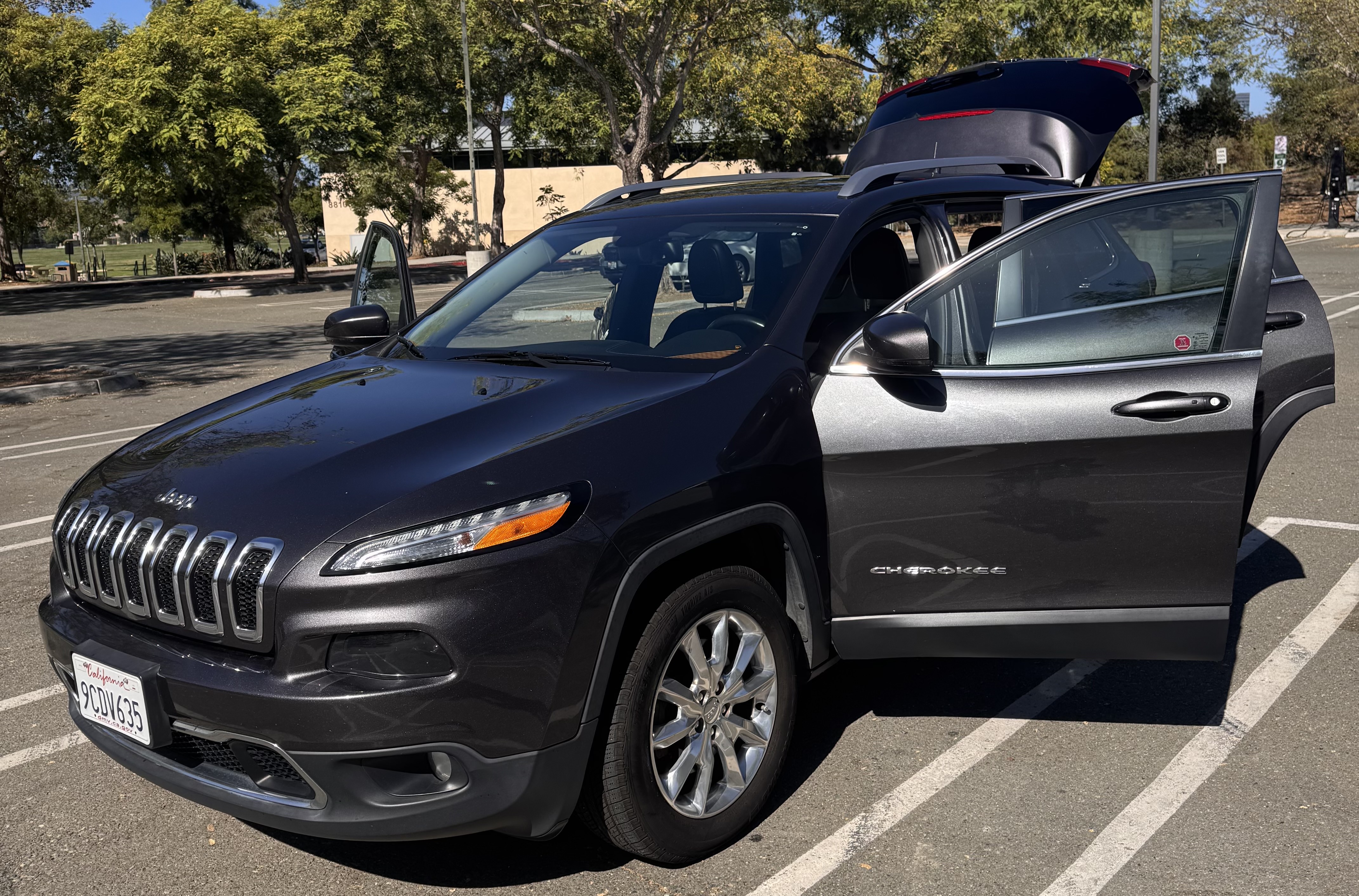 Used 2016 Jeep Cherokee Limited w/ Luxury Group AWD/4WD image 8