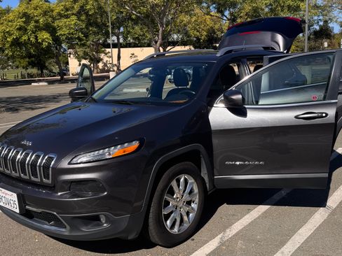 Used 2016 Jeep Cherokee Limited w/ Luxury Group AWD/4WD image 8