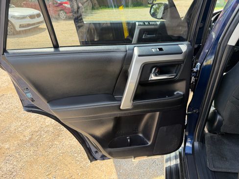 Used 2015 Toyota 4Runner SR5 image 10