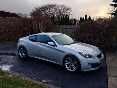 Used 2012 Hyundai Genesis 2.0T RWD image 1