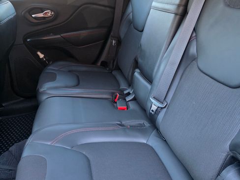 Used 2016 Jeep Cherokee Trailhawk w/ Trailer Tow Group image 16