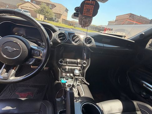 Used 2021 Ford Mustang GT Premium w/ Equipment Group 401A RWD image 5