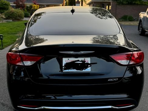 Used 2017 Chrysler 200 Limited Platinum FWD image 2