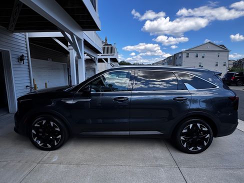 Used 2025 Kia Sorento EX FWD image 4