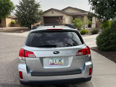 Used 2013 Subaru Outback 2.5i Limited w/ Moonroof Pkg AWD/4WD image 5
