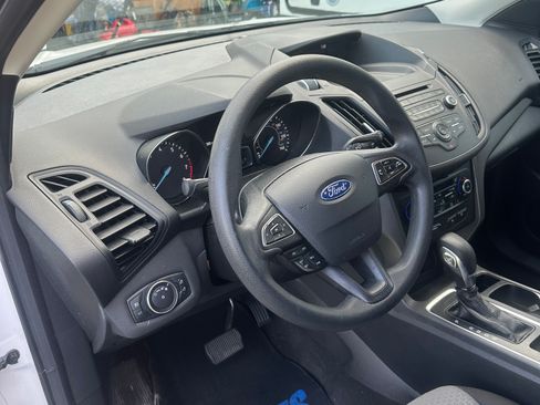Used 2018 Ford Escape SE FWD image 17