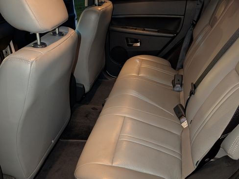 Used 2010 Jeep Grand Cherokee Laredo w/ Sun/Sound Group image 4