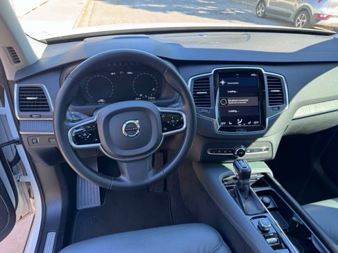 Used 2020 Volvo XC90 T6 Momentum AWD/4WD image 5