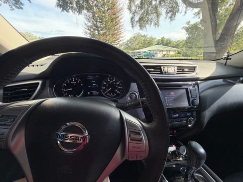 Used 2015 Nissan Rogue SL w/ SL Premium Package FWD image 14