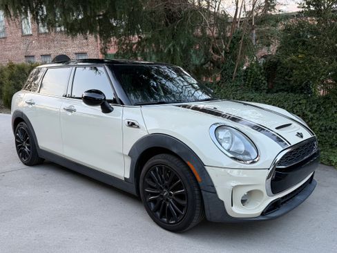 Used 2017 MINI Cooper Clubman S image 1