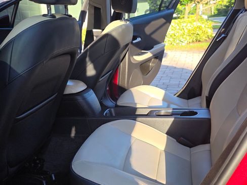 Used 2012 Chevrolet Volt Premium w/ Premium Trim Package image 12