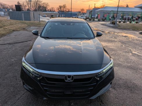 Used 2018 Honda Accord Touring image 1
