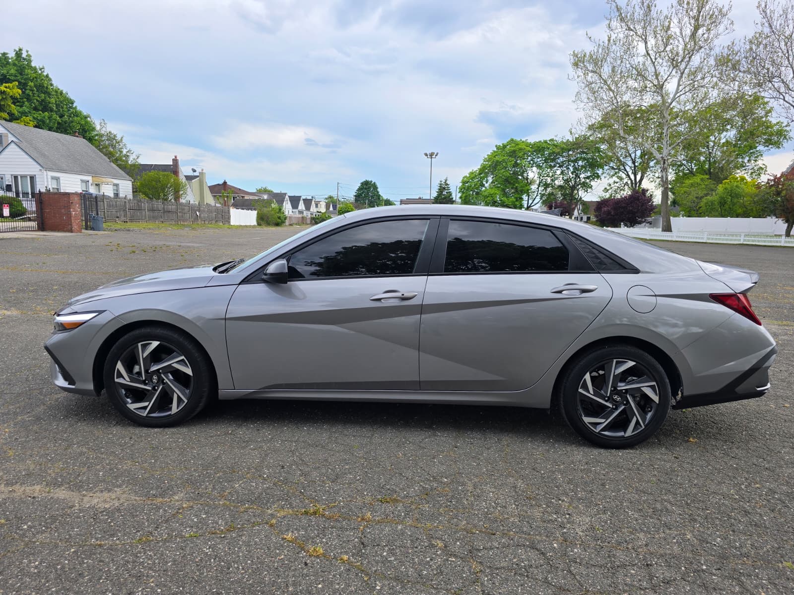 Used 2025 Hyundai Elantra Sport FWD image 4