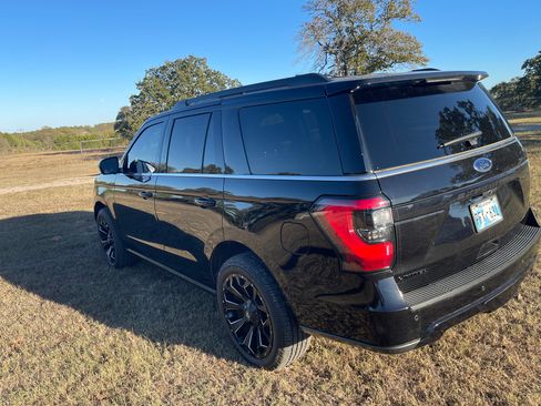 Used 2021 Ford Expedition Limited image 6