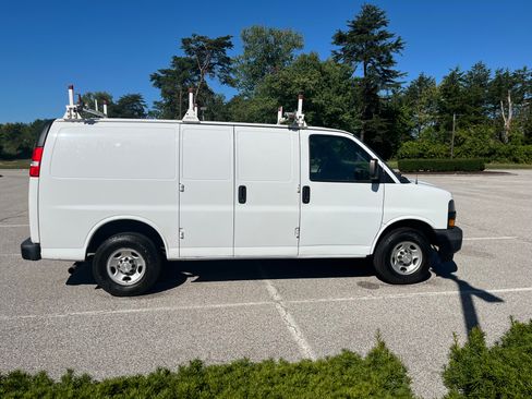 Used 2019 Chevrolet Express 3500 w/ Driver Convenience Package RWD image 13