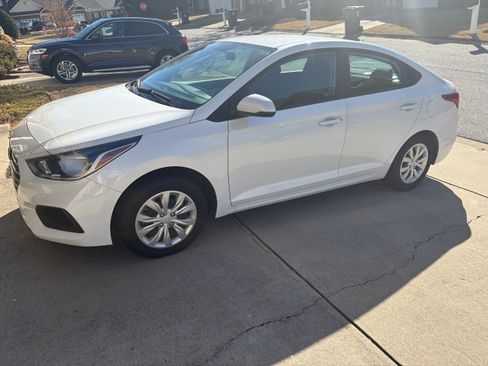 Used 2021 Hyundai Accent SE image 1