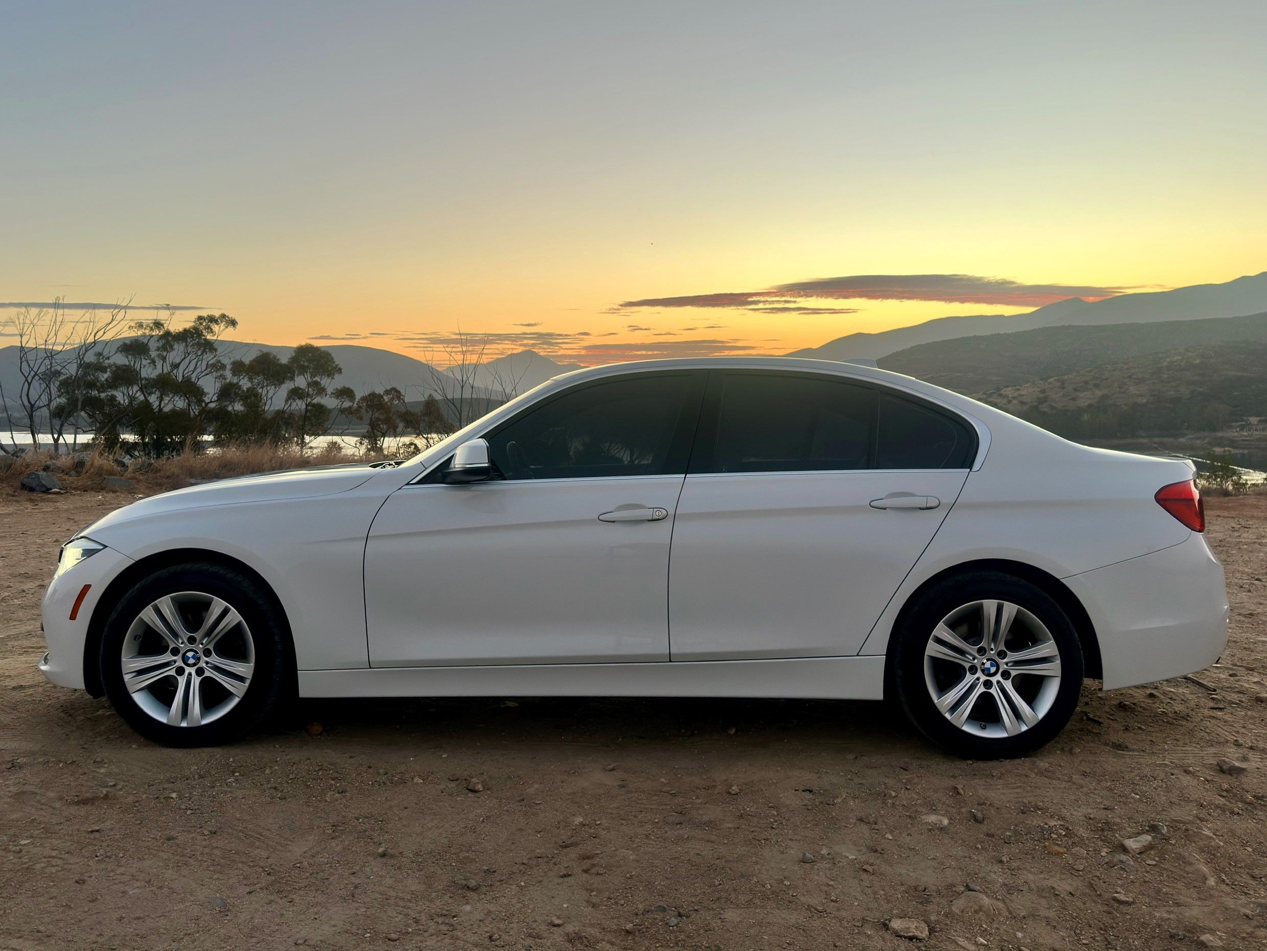 Used 2018 BMW 330i Sedan RWD image 4