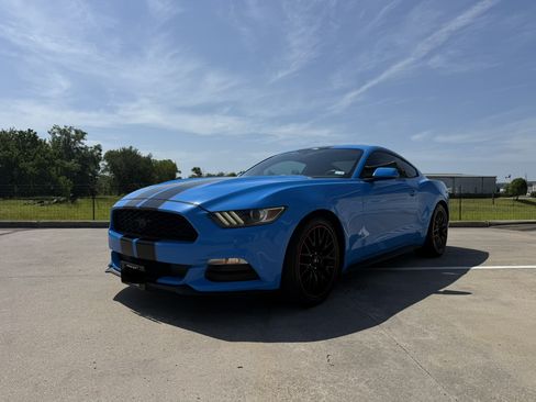 Used 2017 Ford Mustang Coupe RWD image 1