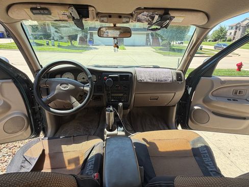 Used 2001 Toyota Tacoma PreRunner RWD image 12