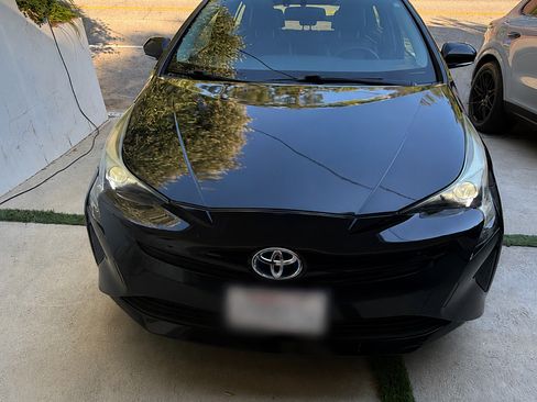 Used 2016 Toyota Prius Four FWD image 4