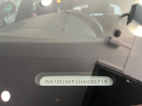 Used 2017 Audi Q5 2.0T Premium Plus w/ Technology Package image 8