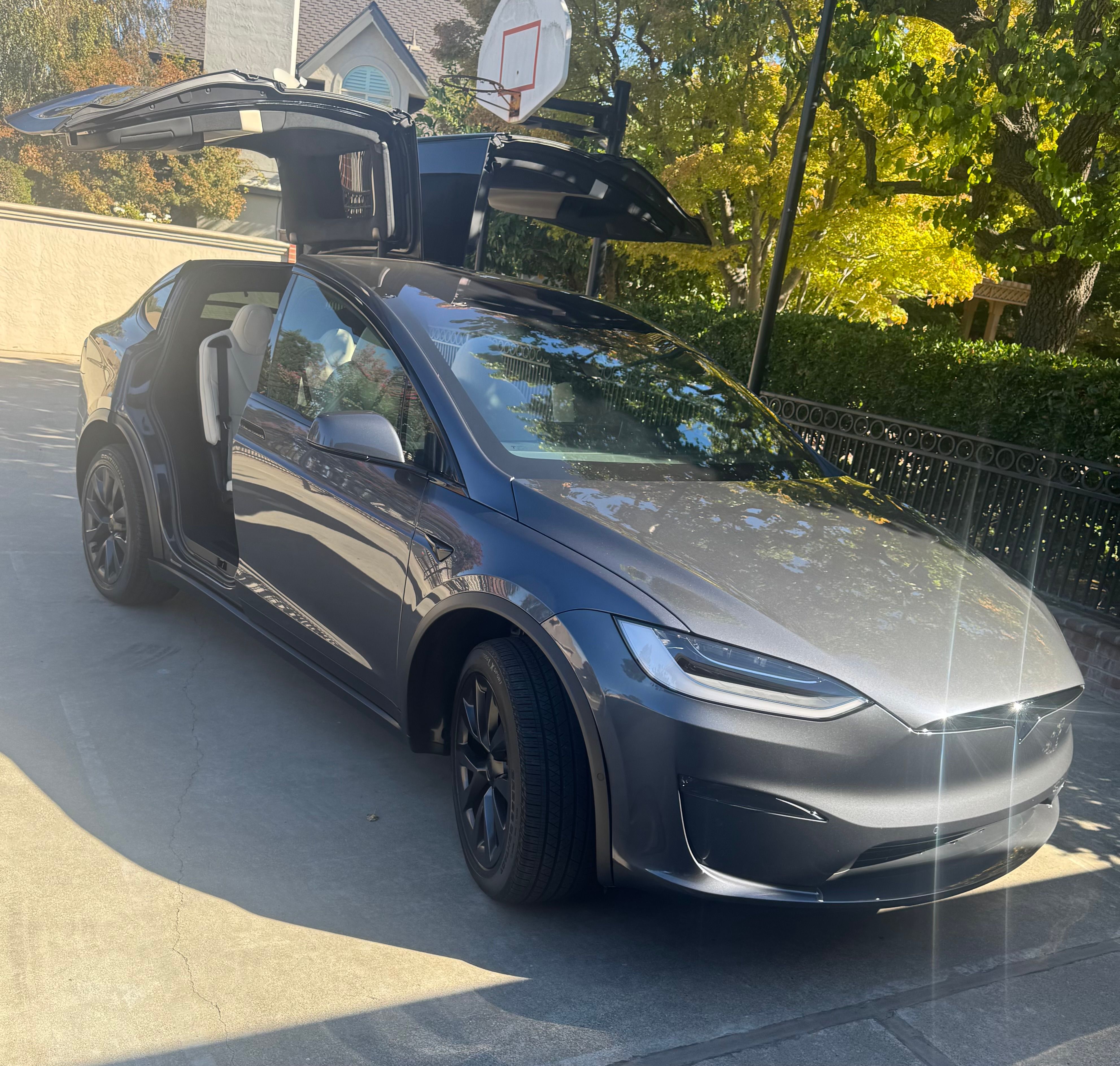 Used 2022 Tesla Model X AWD/4WD image 1