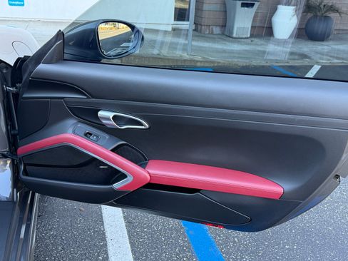 Used 2019 Porsche 718 Cayman S image 16