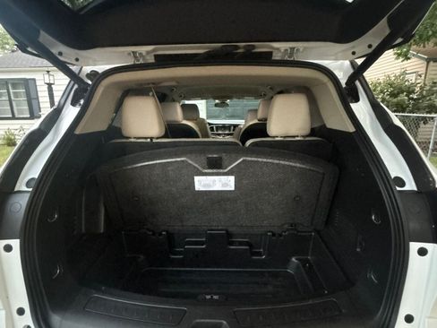 Used 2019 Buick Enclave Essence FWD image 16