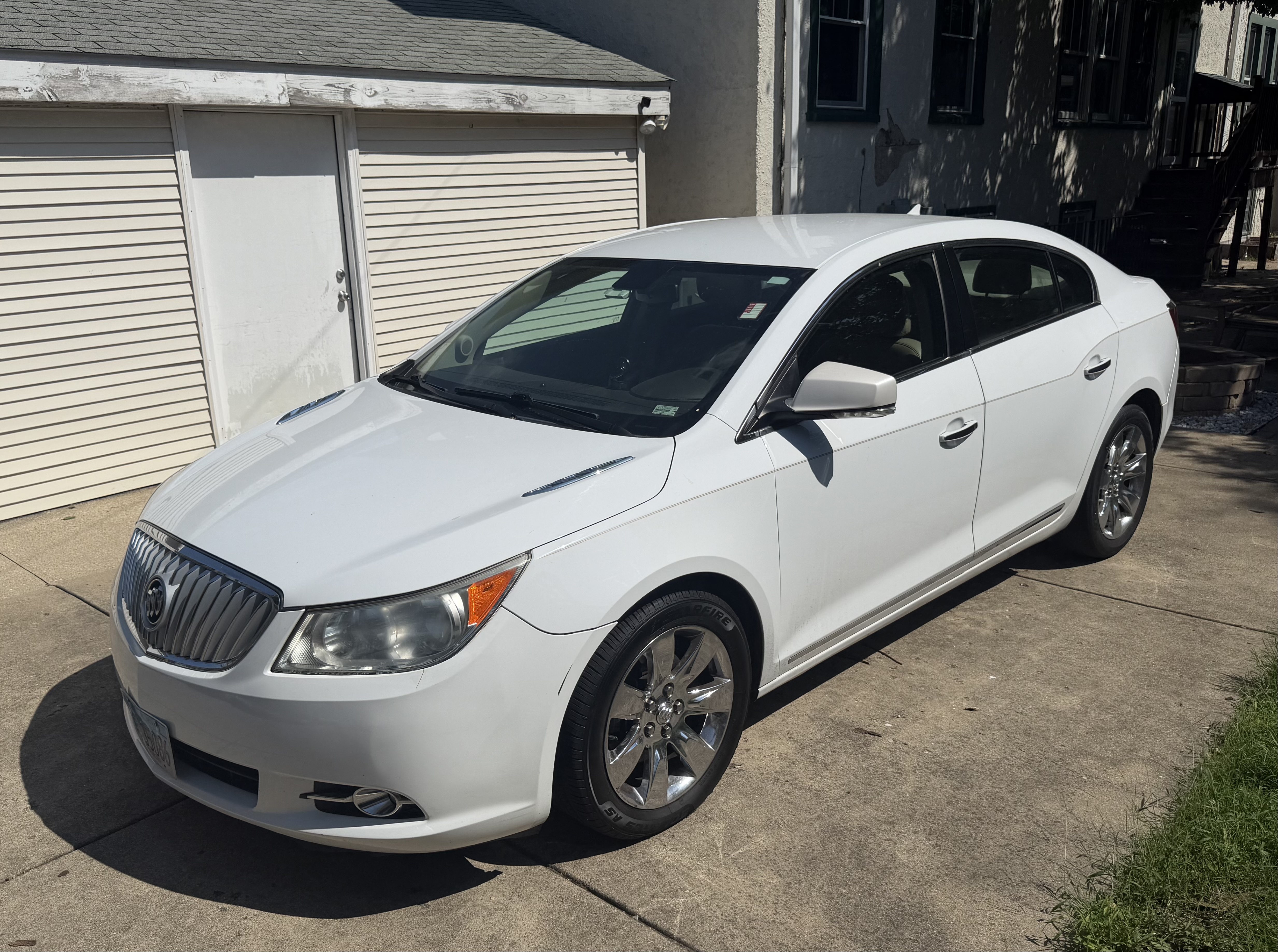 Used 2010 Buick LaCrosse CXL FWD image 1