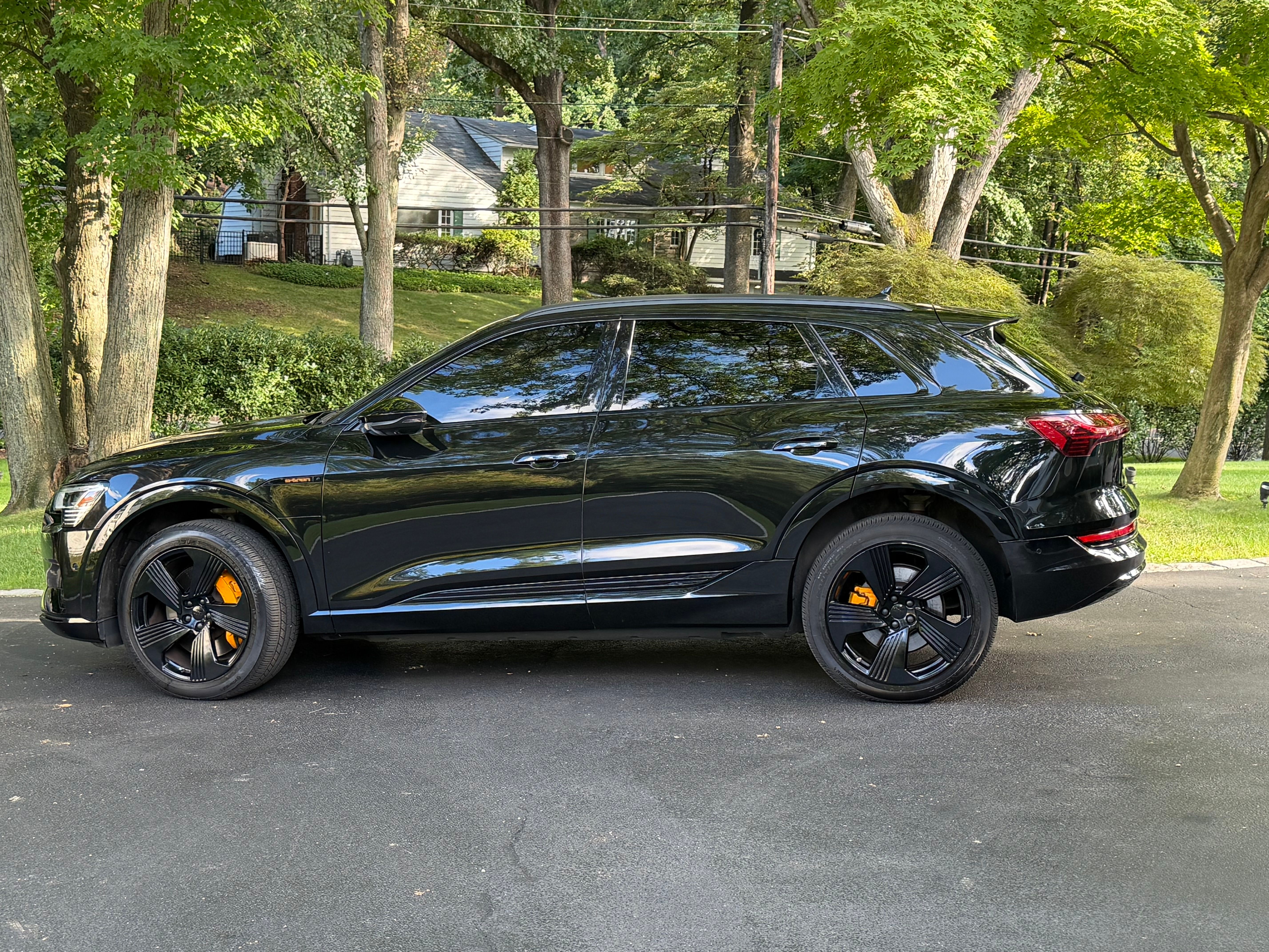 Used 2022 Audi e-tron Premium Plus w/ Premium Plus Package AWD/4WD image 4