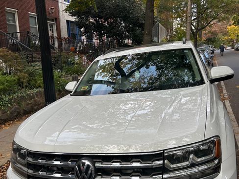 Used 2020 Volkswagen Atlas SE w/ Panoramic Sunroof Package image 2