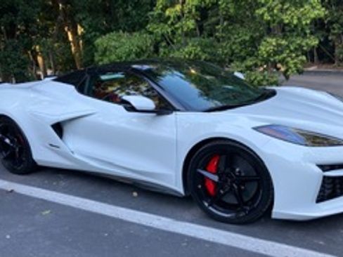 Used 2025 Chevrolet Corvette E-Ray w/ ZER Performance Package image 6