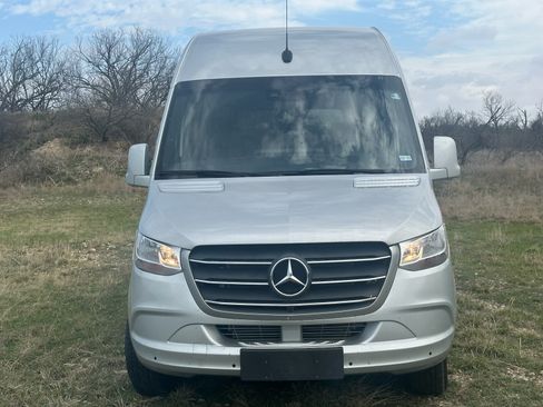 Used 2021 Mercedes-Benz Sprinter 2500 image 16