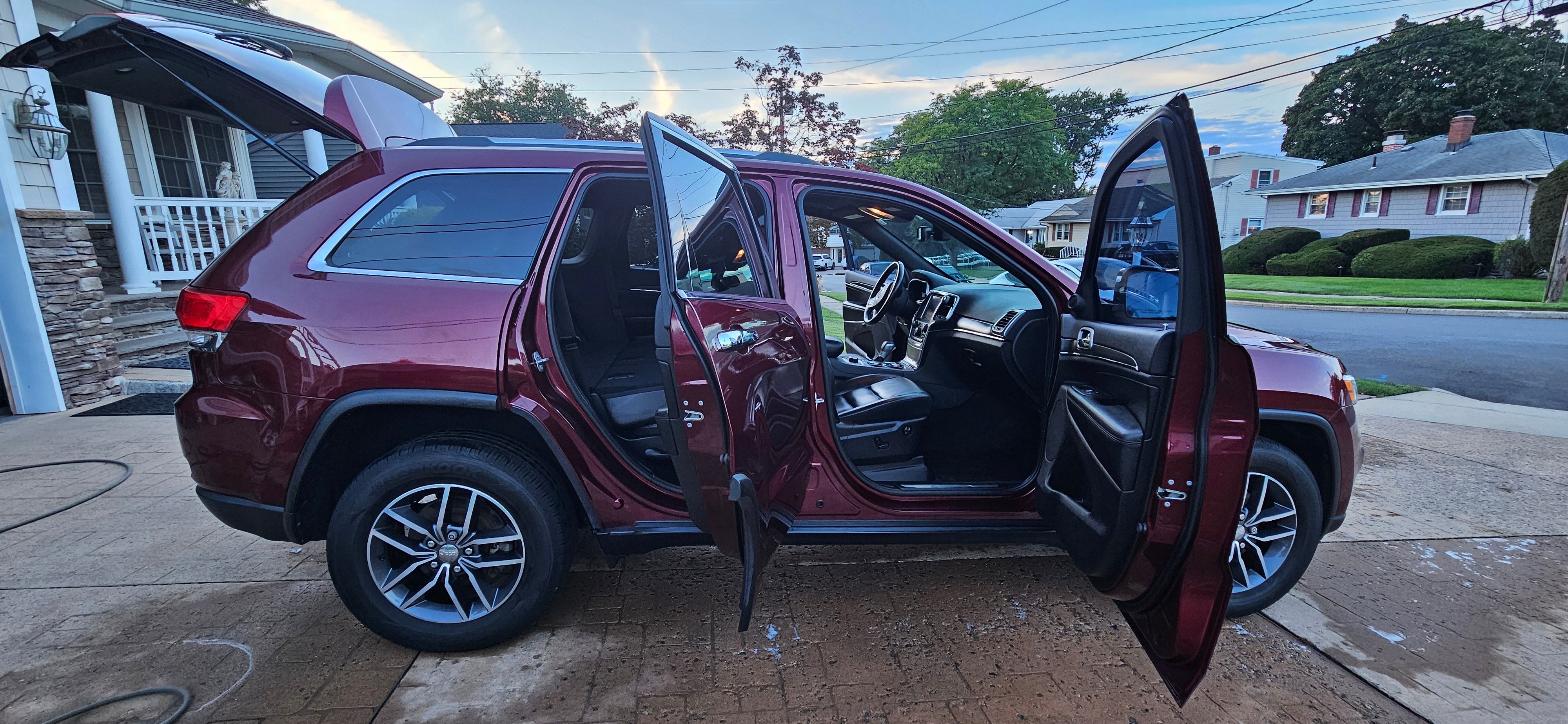 Used 2018 Jeep Grand Cherokee Limited AWD/4WD image 5